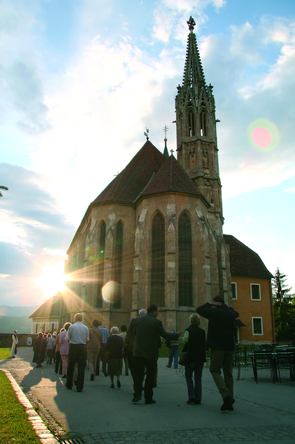 Neben der Basilika Mariatrost und den Wallfahrskirchen Graz-Maria Hilf und Fernitz zählt Maria Straßengel zu den bekanntesten Wallfahrtszielen im Grazer Raum. Groteskes Detail: Das heute als Gotik-Juwel geschätzte und mit schönsten Details ausgestattete G