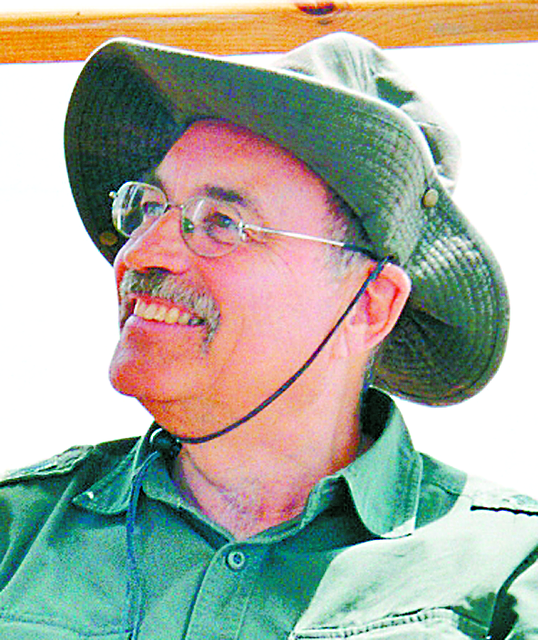 Dr. Karl-Heinz Fleckenstein ist katholischer Theologe. Er lebt als Archäologe und als Organisator und Begleiter von Pilgerreisen in Jerusalem.