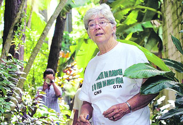 Sr. Dorothy Stang war mit Bischof Erwin Kräutler im Amazonasgebiet tätig. Am 12. Februar 2005 wurde sie ermordet. Der Großgrundbesitzer Amiar Feijoli Cunha, genannt Tato, wurde 2006 wegen seiner Mittäterschaft zu 18 Jahren Haft verurteilt.