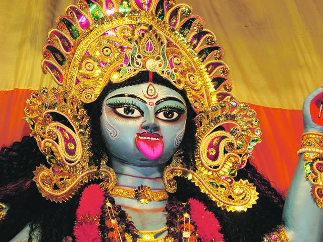 Indische Gottheit Kali steht für Zerstörung und
Erneuerung.
