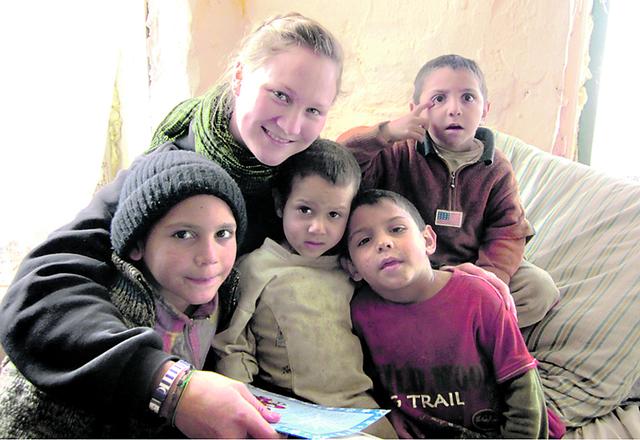 Die Kinder von Hosina haben Lucia ins Herz geschlossen.
