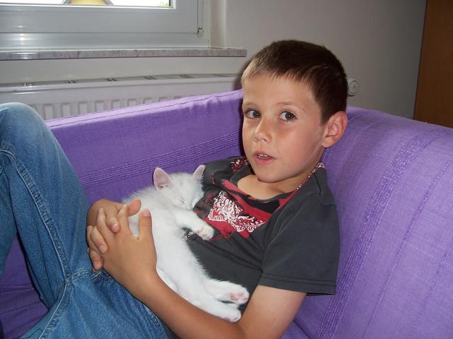 Milky und Katzenflüsterer Tobias | Foto: Kollar Claudia