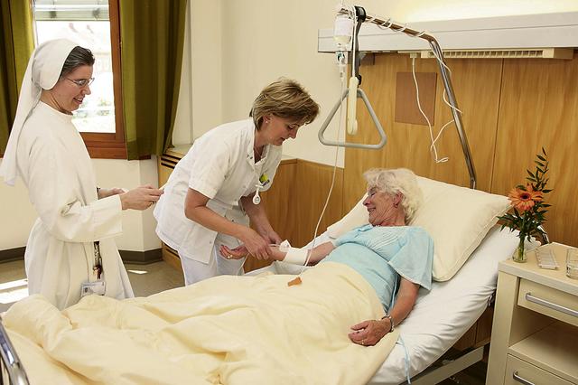 Mit den Augen Elisabeths wollen 360 Laien-Mitarbeitende und die Schwestern genau auf die Patienten hinschauen. | Foto: KHE