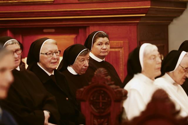 Zum Gottesdienst und Menschendienst berufen. Im Bild in der hinteren Reihe rechts Generaloberin Sr. Bonaventura. | Foto: Gerd Neuhold, Sonntagsblatt