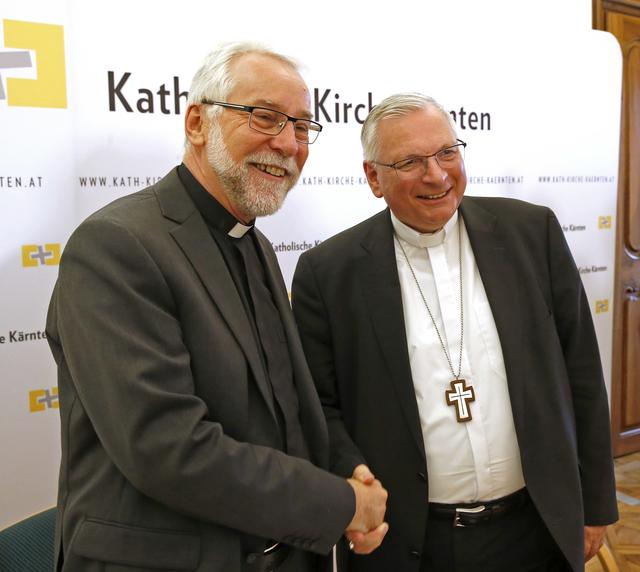 Einen ausgezeichneten Bischof bekommen die Kärntner, freute sich der gegenwärtige Apostolische Administrator Bischof Werner Freistetter (rechts).