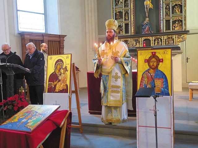 Metropolit Arsenios bei der Göttlichen Liturgie in der Seekapelle in Bregenz.   | Foto: Duffner