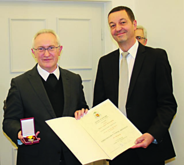 Gert Kovarik erhielt das Ehrenzeichen vom heiligen Hippolyt in Silber.