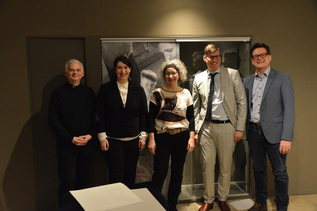 Eröffnung: Walter Juen und Elisabeth Heidinger vom Carl Lampert Forum, Rednerin Ingrid Scharf (Kulturstadträtin Feldkirch), Michael Fliri und Wolfgang Weber (Kuratoren). | Foto: Katholische Kirche Vorarlberg / Elisabeth Willi