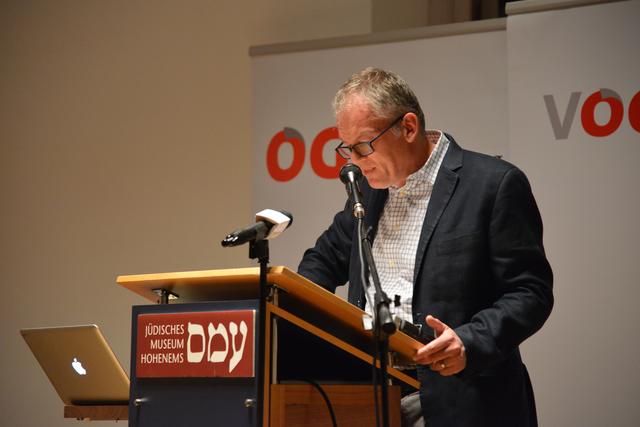 Professor Dr. Gerald J. Steinacher, Professor für Geschichte an der Universität von Nebraska-Lincoln, bei seinem Vortrag in Hohenems.
