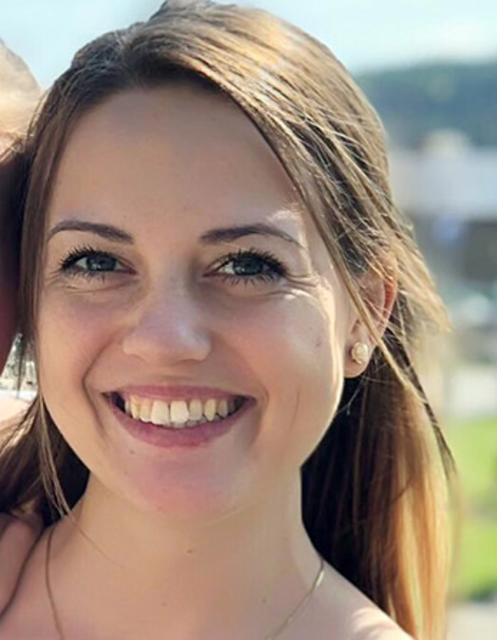 Jana Poschacher: "Ich hab' viele kleine Hilfen: Ein Kreuz oder die Muttergottes als Hintergrund am Handy, eine Gebetsecke im Zimmer oder den Wecker zu Mittag, der mich an den ‚Engel des Herrn‘ erinnert."
