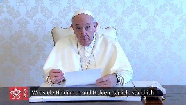 Papst Franziskus: „Ich bin mir der Selbstlosigkeit all jener bewusst, die sich für die Heilung dieser Pandemie Gefahren aussetzen oder um wichtige Dienste für die Gesellschaft zu garantieren. Wie viele Heldinnen und Helden, täglich, stündlich!“