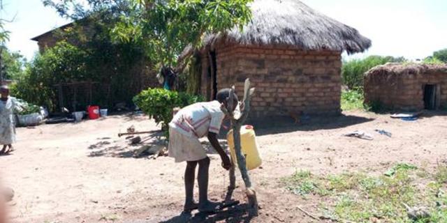 Auch Kinder wie Alphonce waschen sich jetzt häufiger und intensiver die Hände. | Foto: Foto: Tumaini Matutu