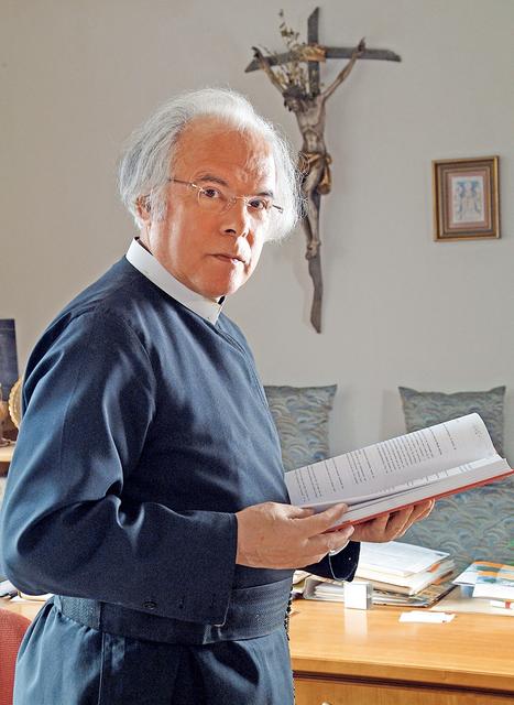 Der Redemptorist ist Theologe, Psychologe und Experte im Bereich der Grenzgebiete der Wissenschaft (Paranormologie). | Foto: Institut für Grenzgebiete der Wissenschaft - Resch-Verlag