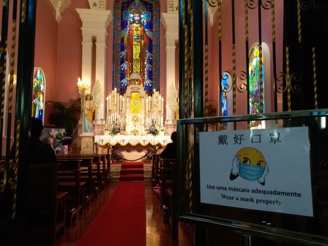 In der chinesischen Sonderverwaltungszone Macao koexistieren chinesische und europäische Traditionen, Sprachen und Religionen friedlich Seite an Seite. | Foto: Franz Gassner