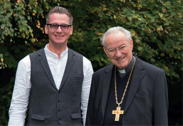 Biograf Martin Kolozs mit dem emeritierten Erzbischof Alois Kothgasser.