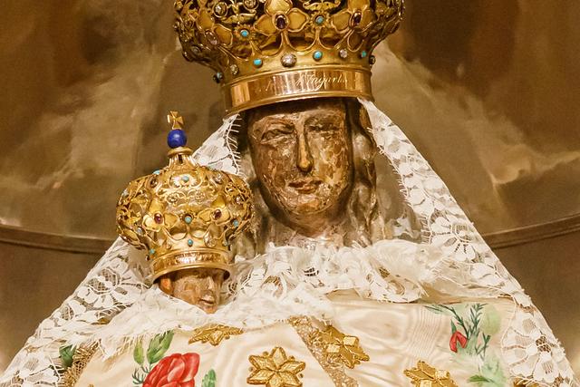 … und fürcht mich nicht. Ausschnitt Mariazeller Gnadenmutter mit Ostergewand.