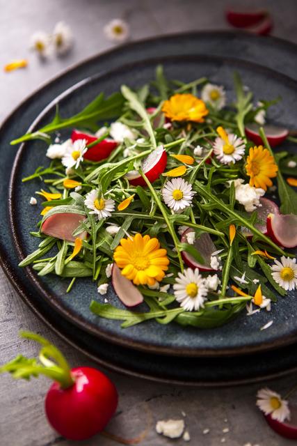 Frühlingsblumensalat.