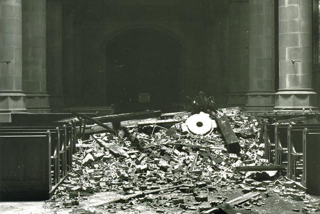 Bombenschäden im Linzer Mariendom