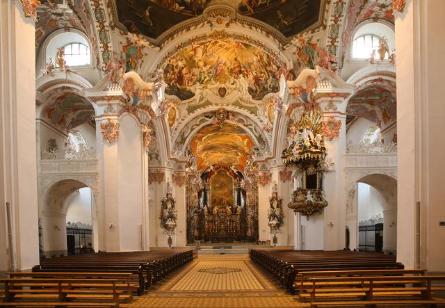 Blick in den Innenraum der Stiftskirche Einsiedeln. | Foto: J.-M. Duvosin/Kloster Einsiedeln (2)