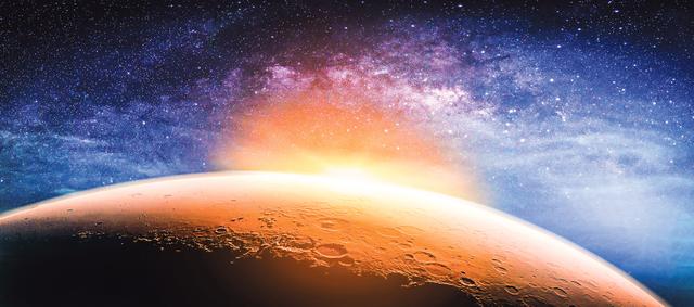 Sonnenaufgang über der Mondoberfläche mit Blick auf die Milchstraße. | Foto: iStock