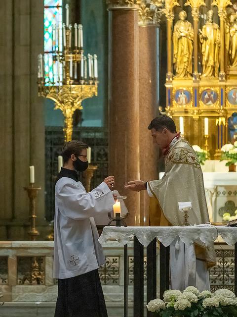 In der Votivkirche feierte die Katholische Hochschulgemeinde wieder die erste Messe. | Foto: Stephan Schönlaub