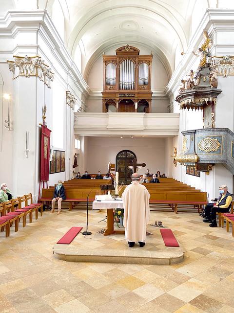 In Biedermannsdorf feierten 22 Gläubige die Heilige Messe. | Foto: Pfarre Biedermannsdorf