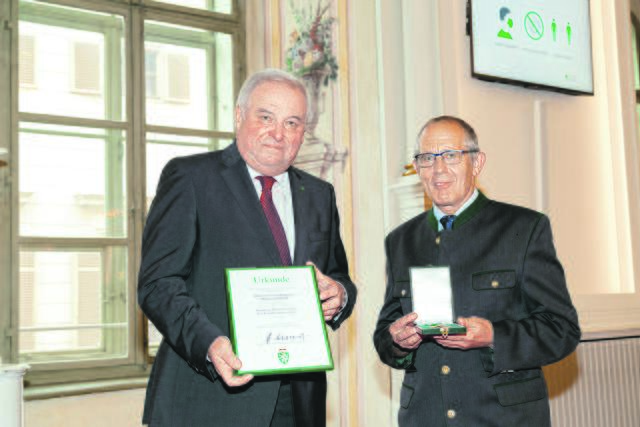 Mit dem Goldenen Ehrenzeichen des Landes Steiermark wurde der Religionspädagoge Prof. Helmut Loder geehrt.