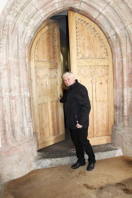 Pfarrer Thaddäus Slonina freut sich über Besuch im Gotteshaus. | Foto: Rosenkranz
