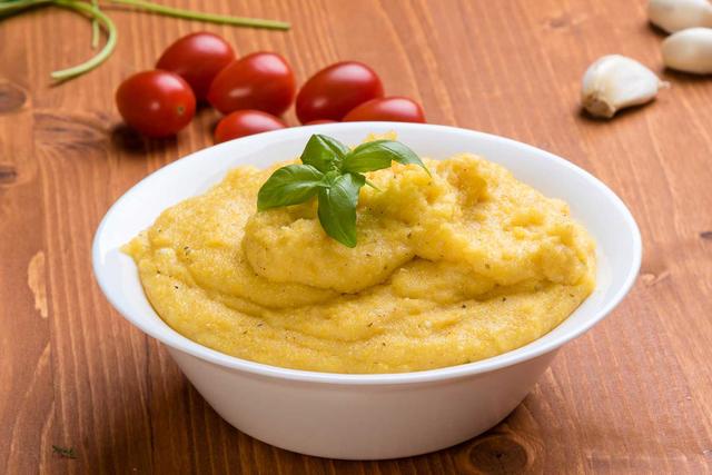 Polenta ist ein wichtiger Bestandteil der italienischen Küche.   | Foto: istock/furo_felix