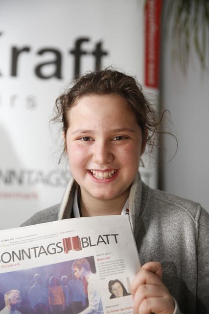 Beim Diözesanjubiläum 2018 nutzten viele PassantInnen der Kirchenmeile, einen Blick in verschiedene Jahrgänge des „Sonntagsblatt für Steiermark“ zu werfen. | Foto: Neuhold