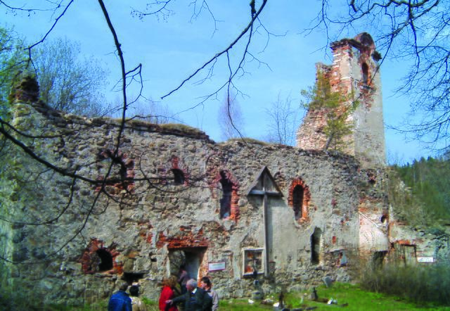 Die ehemalige Pfarrkirche Döllersheim im Jahr 2005. | Foto: zVg