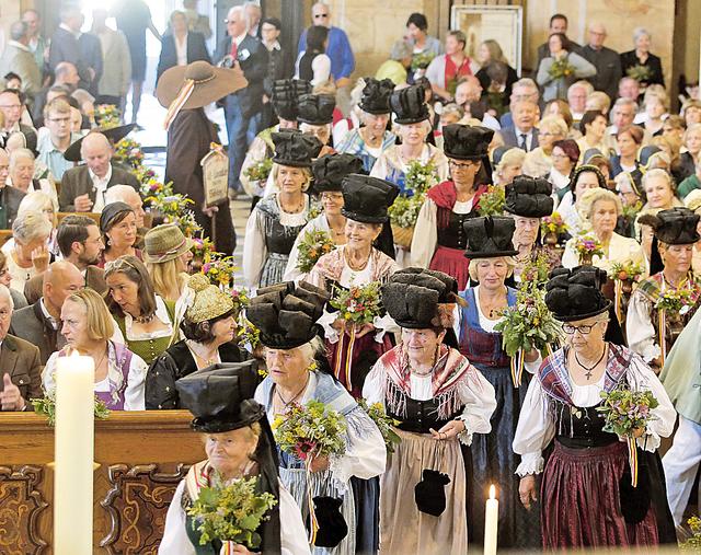 Kräuterweihe (vor Corona) im Dom. | Foto: Gert Eggenberger