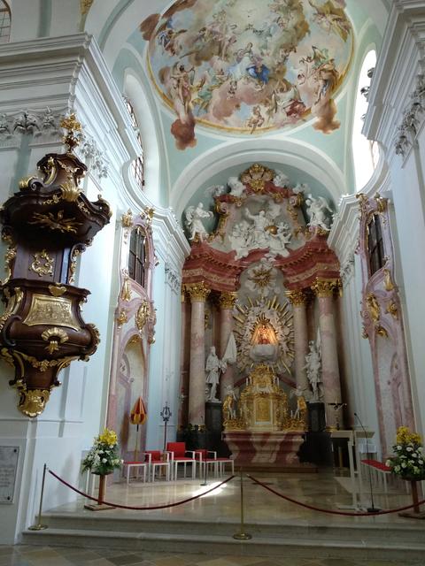 Zeit nehmen sollte man sich für die Wallfahrtskirche Kleinmariazell. | Foto: aha