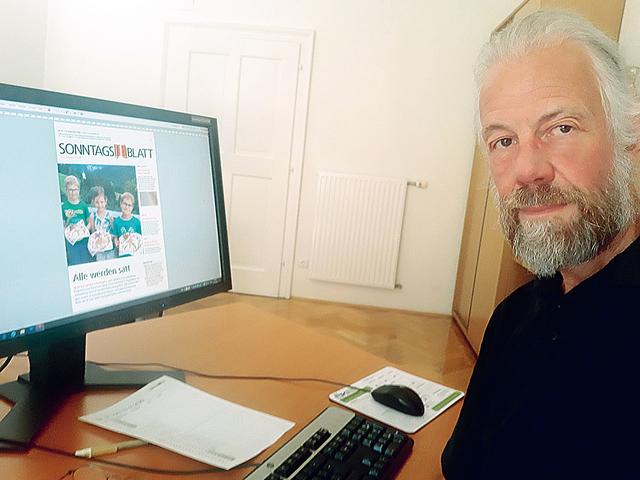 Dienstag, 19 Uhr: Per Internet kommen die Seiten druckfertig in der Druckei an.  Sam Schlagenhaufen. | Foto: Neuhold