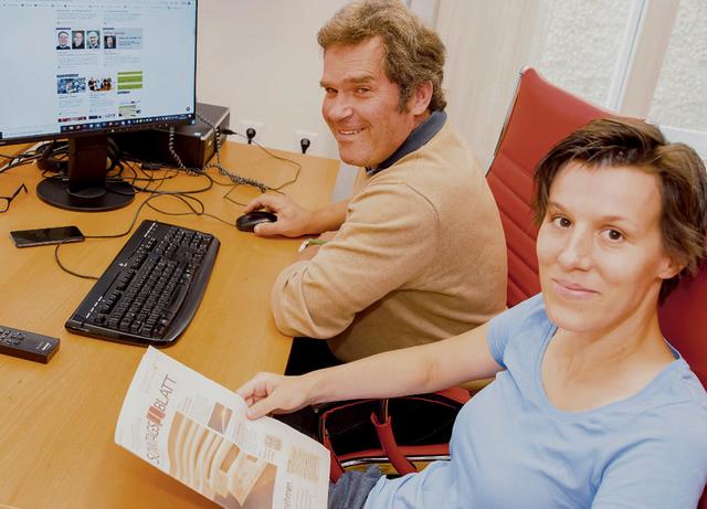 Mittwoch Vormittag: Alle Artikel werden ins Internet gestellt. 
Florian Heckel, Klara Schrott. | Foto: Neuhold