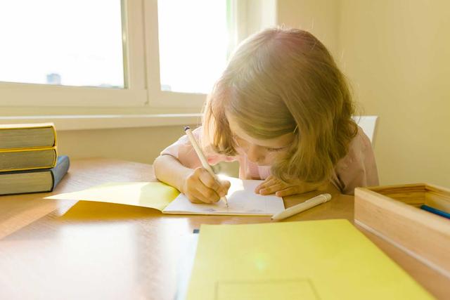 Ein Extratipp: Lassen Sie die Kinder mit etwas starten, was sie gut können und gerne machen. Das motiviert, weiter zu machen. | Foto: istock/Valerii Honcharuk