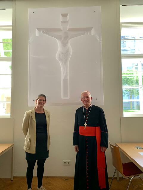 Der erste Preis ging an Künstlerin und Mozarteum-Studentin Paulina Krasser. Erzbischof Franz Lackner gratulierte.