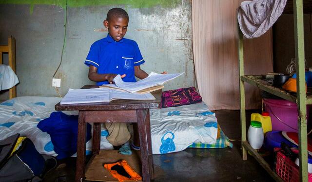 Julius und seine Geschwister sind auf das kostenlose Schulessen angewiesen – allerdings sind die Schulen seit März geschlossen.