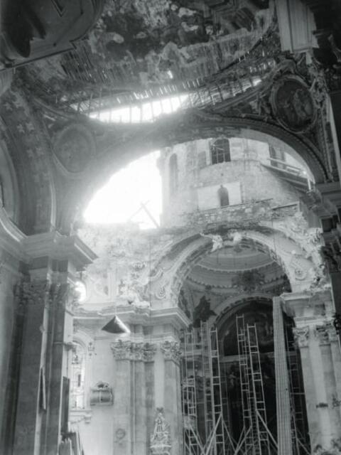 Der zerbomte Innsbrucker Dom | Foto: Archiv