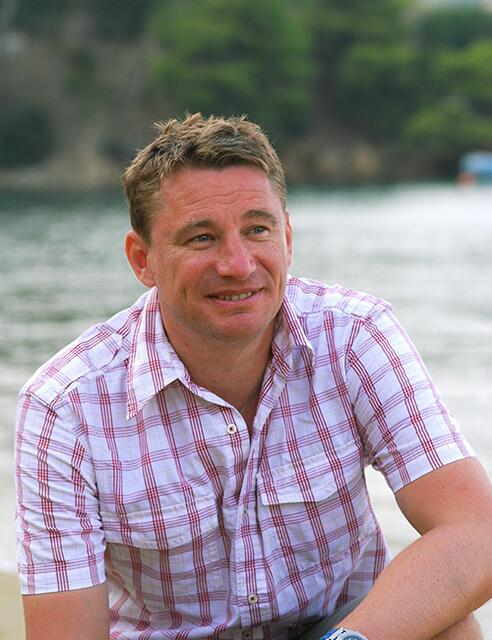Gerd W. Götzenbrucker hält die Wiener Friedhofsengel mit seiner Kamera fest. | Foto: Gerd W. Götzenbrucker