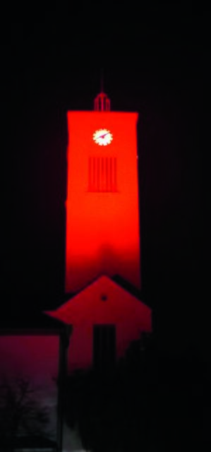 Pfarrkirche Langenhart - blutrot beleuchtet