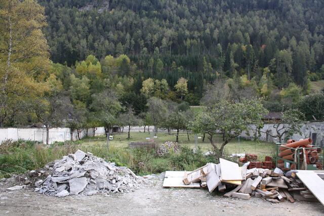 Noch ist das ehemalige Kapuzinerkloster in Ried i. Oberinntal eine Baustelle - hier der Klostergarten.  | Foto: Zangerl