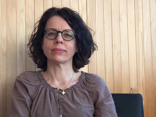 „Verschwörungstheorien funktionieren, weil sie soziale und psychologische Funktionen erfüllen“, sagt
Dr. Eva-Maria Schmolly-Melk.