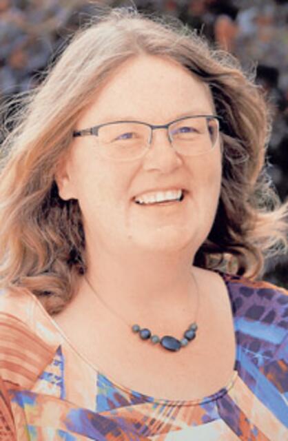 Als Betriebsseelsorgerin für Handelsangestellte arbeitet Martha Stollmayer (kleines Bild) in Linz. Die Maskenpflicht soll die Ansteckungsgefahr minimieren, bei manchen Menschen maximiert sie die Rücksichts-losigkeit, berichteten Handelsangestellte der Seelsorgerin.