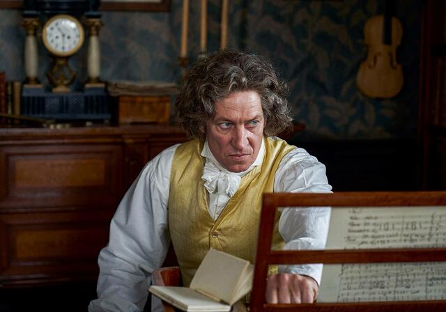 Im Historiendrama „Louis van Beethoven“ spielt Tobias Moretti Beethoven in seiner letzten Lebensphase, geprägt von völliger Taubheit und größtem Schaffen (23.12, 20.15 Uhr, ORF 2). | Foto: ORF