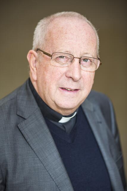 Prälat Mag. Helmut Burkard, langjähriger Generalvikar unserer Diözese, feiert am 27. Juni Goldenes Priesterjubiläum. Fotos:  | Foto: Neuhold