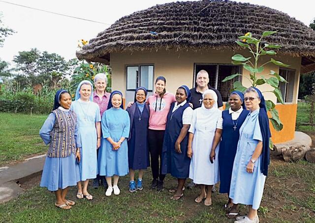 Steyler Schwestern und Brüder im Flüchtlingslager Bidi Bidi, woe sie Menschen aus dem Südsudan betreuen. – Neben ihren eigenen Ordensgemeinschaften werden die heimischen Missionarinnen und Missionare in aller Welt auch von Missio Österreich (www.missio.at) unterstützt.  | Foto: Steyler Missionarinnen und Missionare