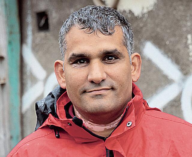 Viorel Veresan betreut Kinder in einer Caritas-Tagesstätte in Rumänien.