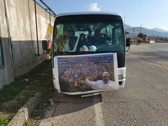 Im Bus fuhr eine Gruppe der Pfarre Enishke zur Papstmesse in Erbil. | Foto: RB/ICO