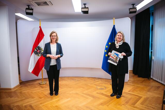 Bundesmisterin Leonore Gewessler, Sonja Planitzer - Kirche bunt | Niederösterreich | Foto: Cajetan Perwein/BMK